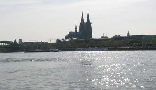 Rhein vor dem Kölner Dom